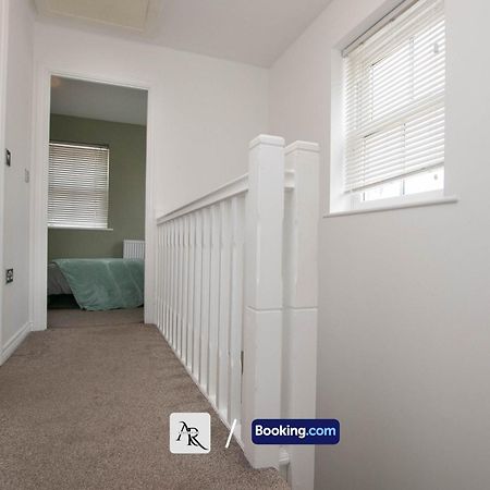 Cozy House By Ar Properties Short Lets & Serviced Accommodation Колчестър Екстериор снимка