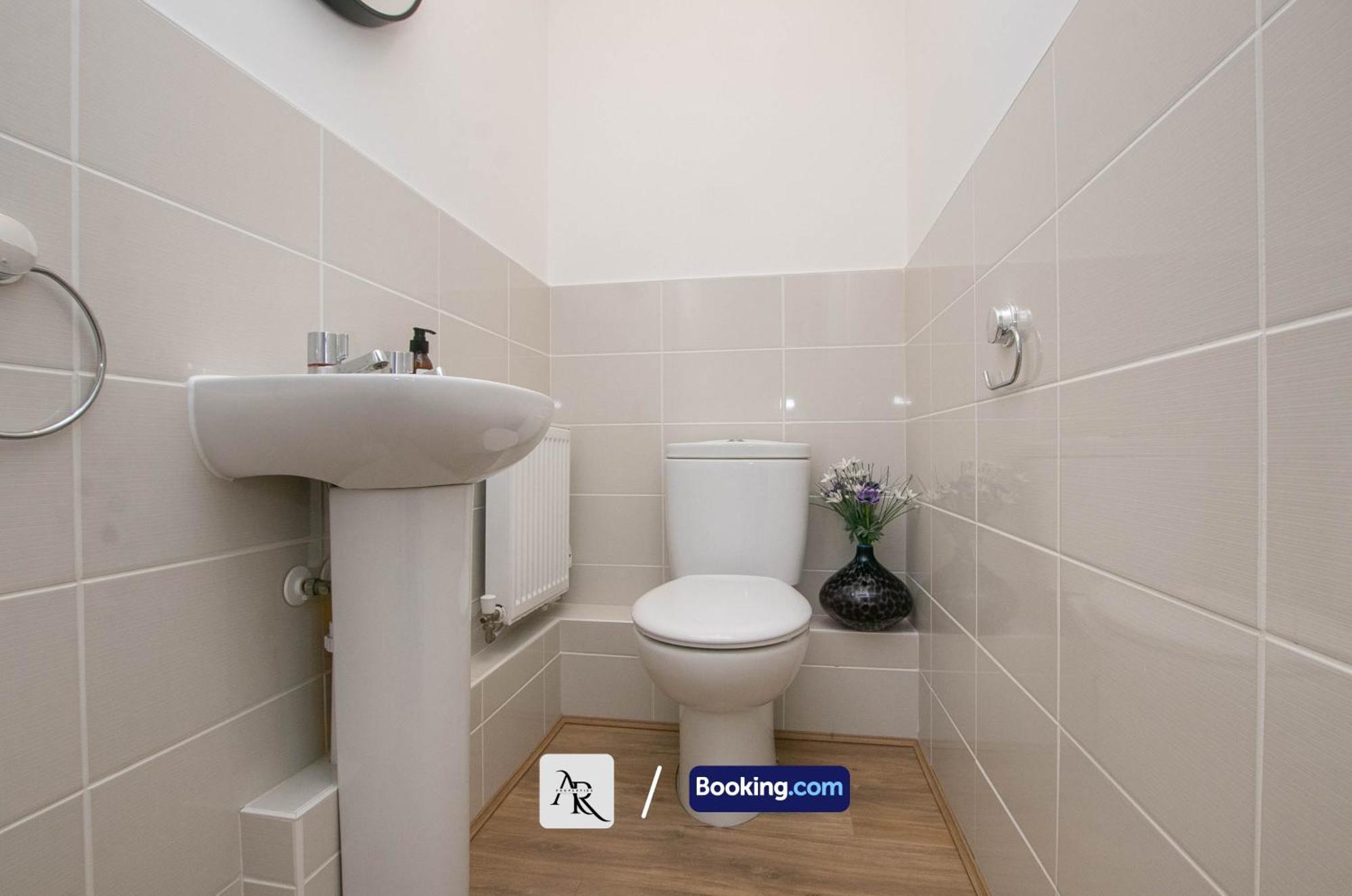 Cozy House By Ar Properties Short Lets & Serviced Accommodation Колчестър Екстериор снимка