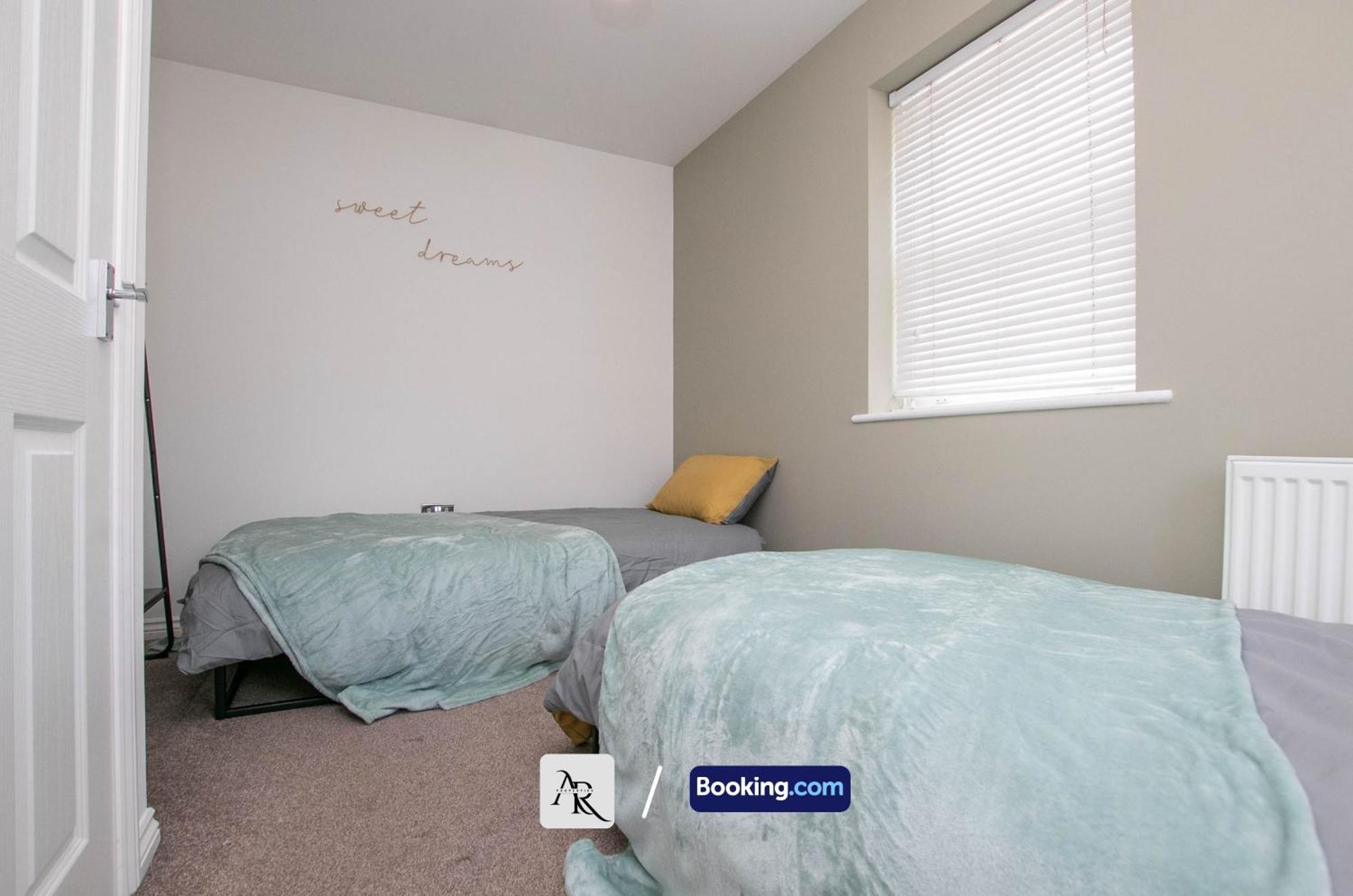 Cozy House By Ar Properties Short Lets & Serviced Accommodation Колчестър Екстериор снимка