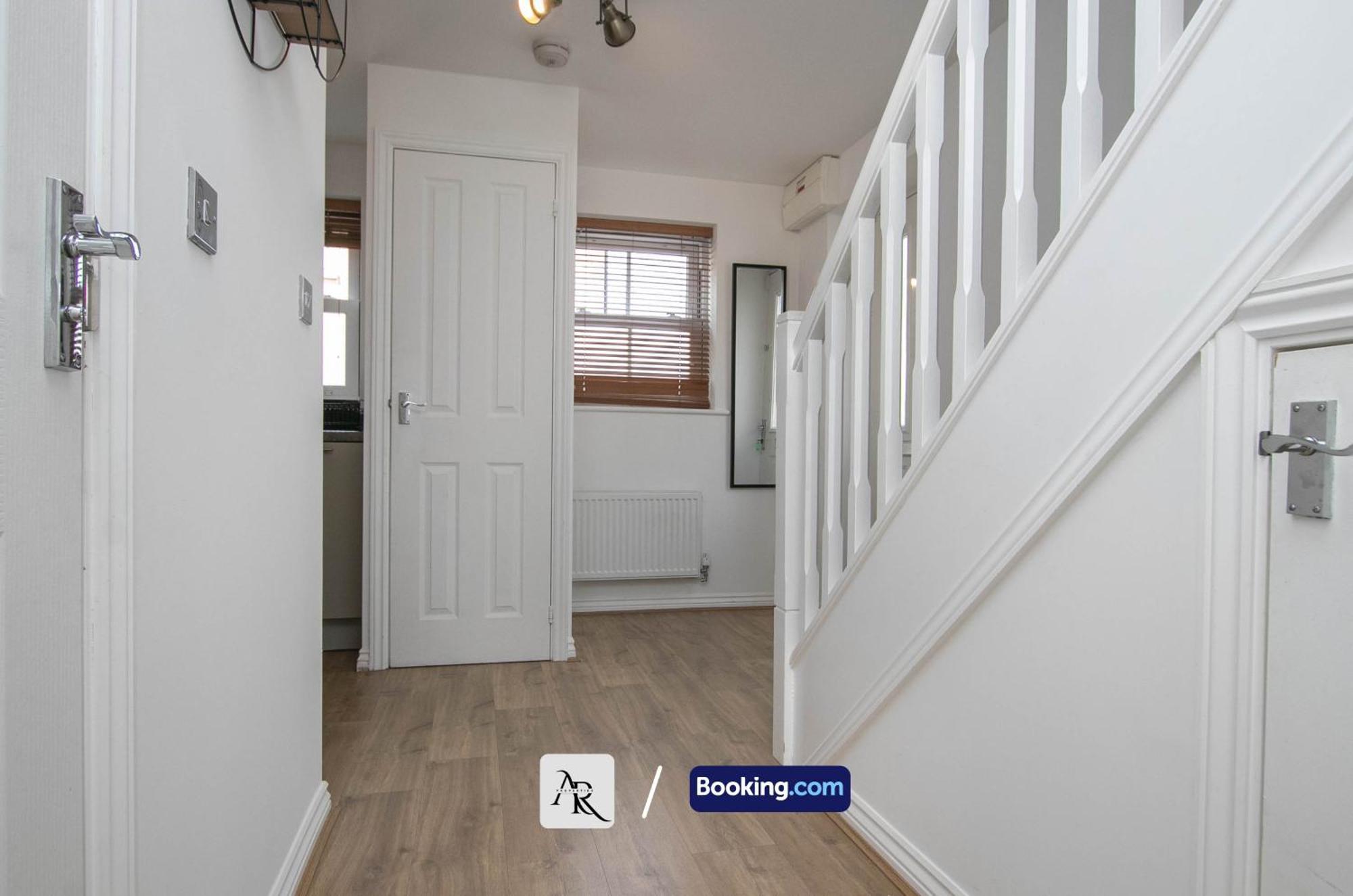 Cozy House By Ar Properties Short Lets & Serviced Accommodation Колчестър Екстериор снимка